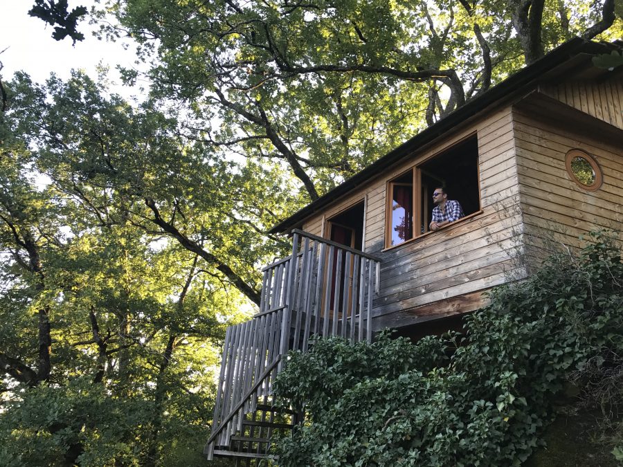 Cabanes Hêtre sous les arbres à Entraygues