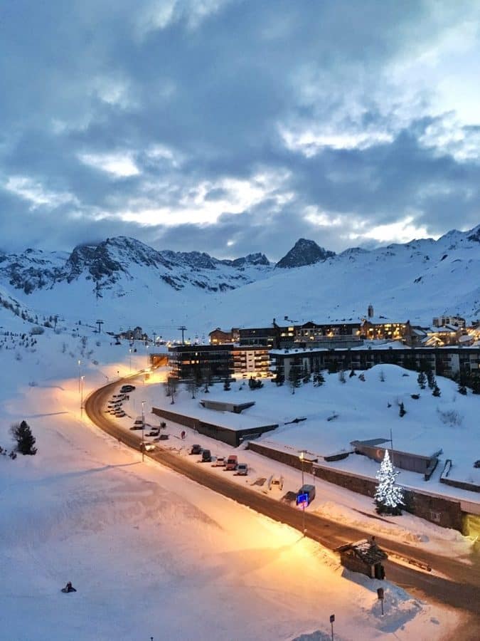 Tinges by night
