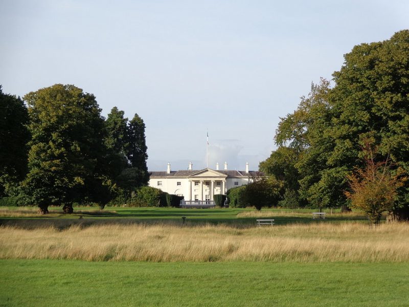 Phoenix_Park_Dublin_white_house
